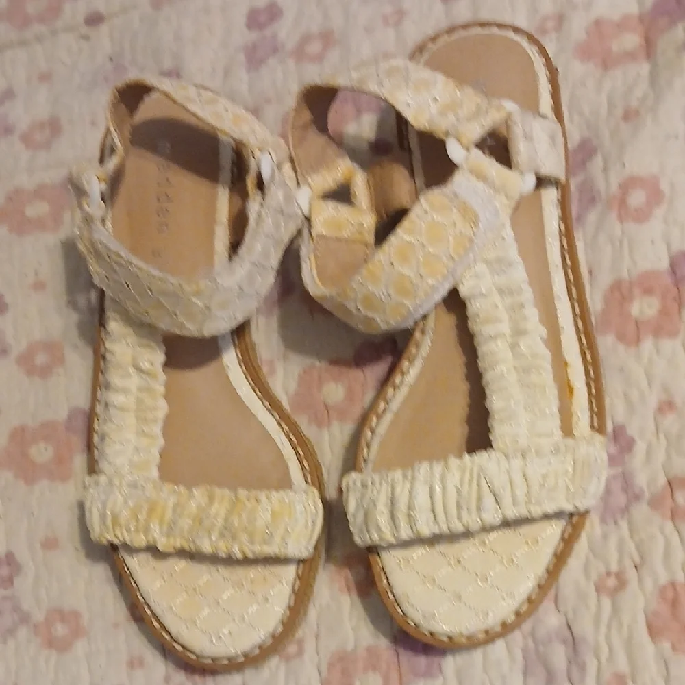 Madden Girl chic cream